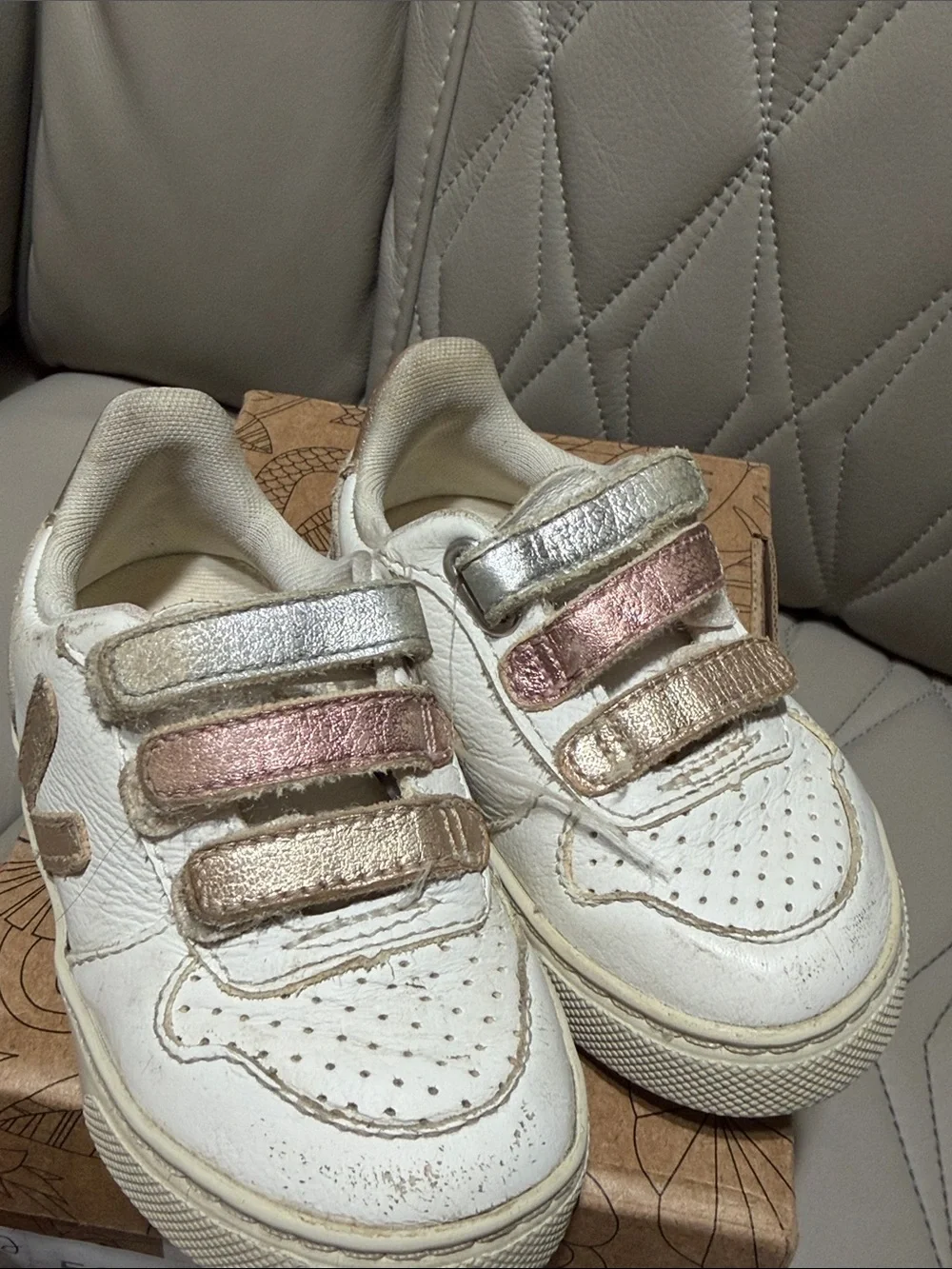 VEJA white kids
